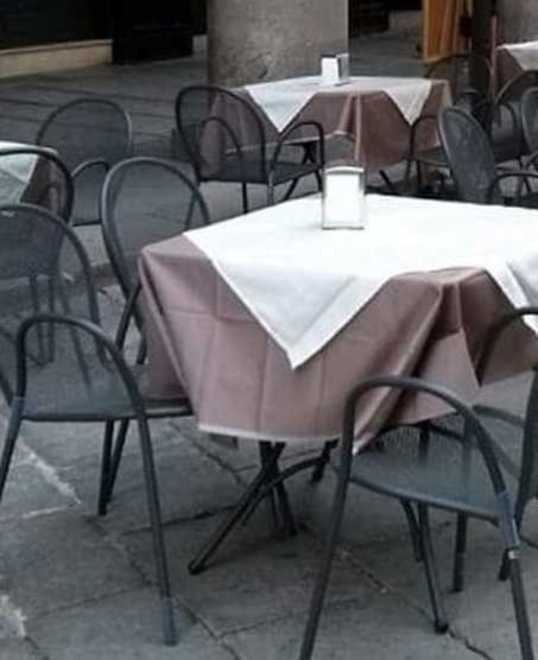 Suolo pubblico illegale stop per nove locali 