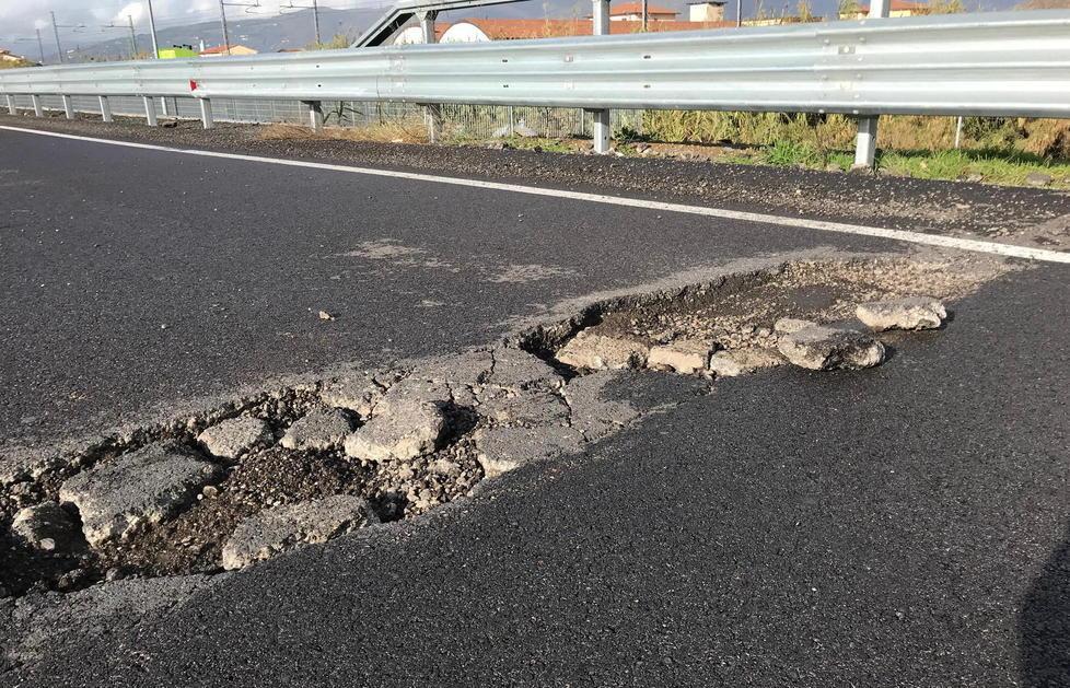Strada chiusa, il sindaco dà la colpa all’ingegnere 
