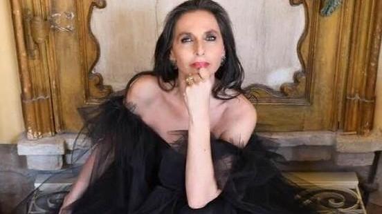 La reggiana Monica Iotti insegna il galateo natalizio