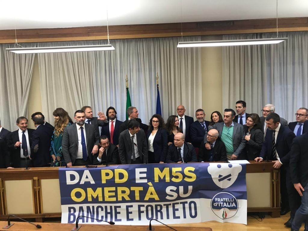 Fratelli d'Italia occupa l'aula della commissione sul Forteto: "Basta ritardi, Pd e M5S omertosi" 
