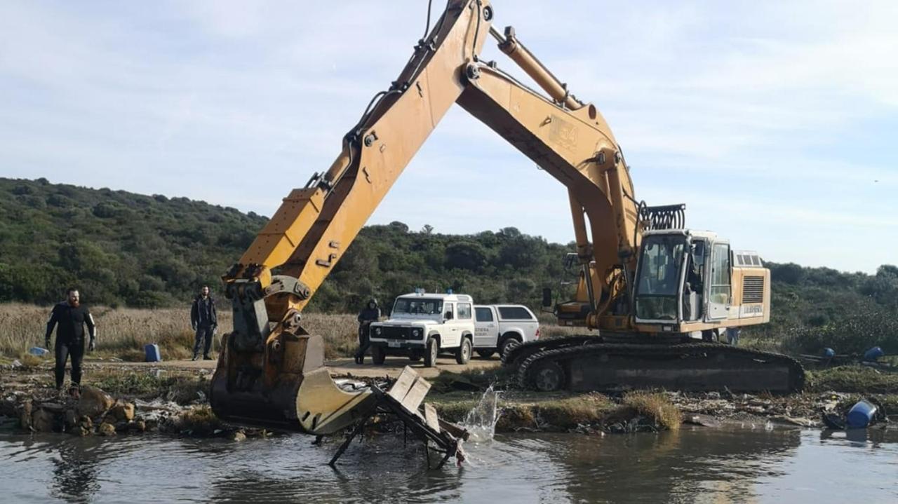 Olbia, sequestrato pontile realizzato con materiale di scarto