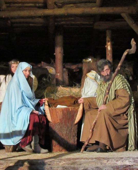 Il Natale in montagna si accende di magia con i presepi viventi 