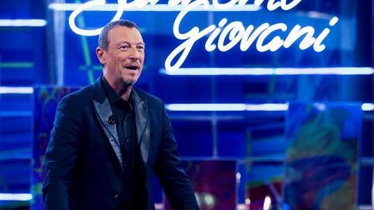 Amadeus scalda già l’Ariston stasera con Sanremo Giovani