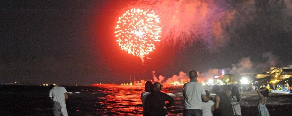 Proibiti fuochi d’artificio, botti e bevande in vetro Ordinanza del sindaco