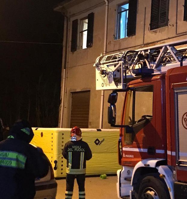 Erano pronti all’irruzione quando si è arreso 
