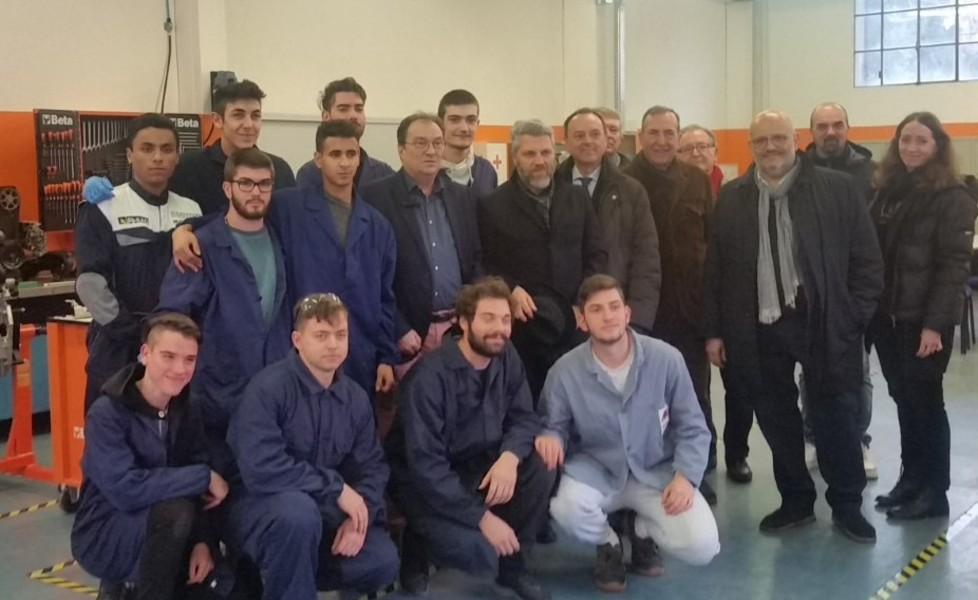  Celebrato Lamborghini con un laboratorio auto Cresce l’istituto Taddia