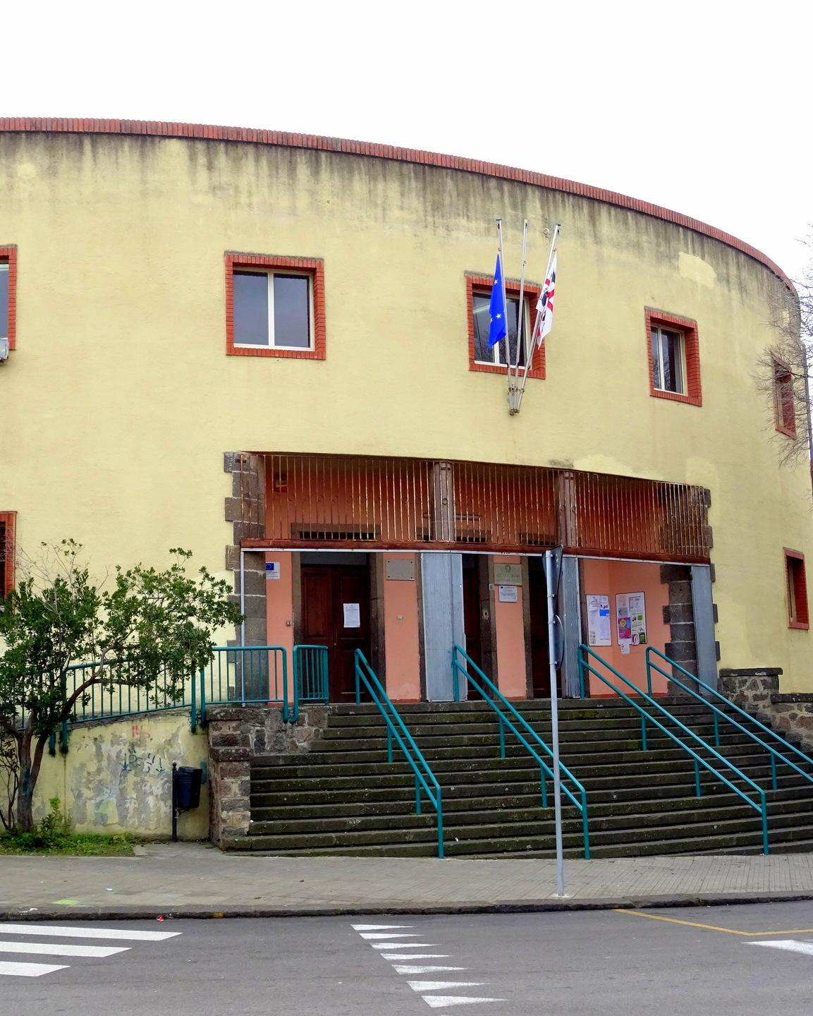 Il Pd: «Si colpisce un istituto storico» 