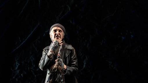 Maria Paiato è Madre Courage nel capolavoro di Bertold Brecht
