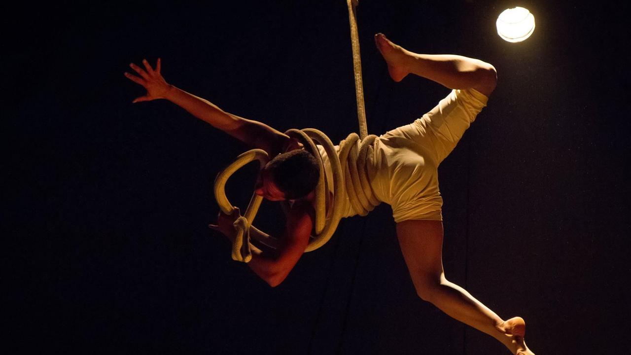Musica, magia ed acrobazie in scena al teatro Rossini