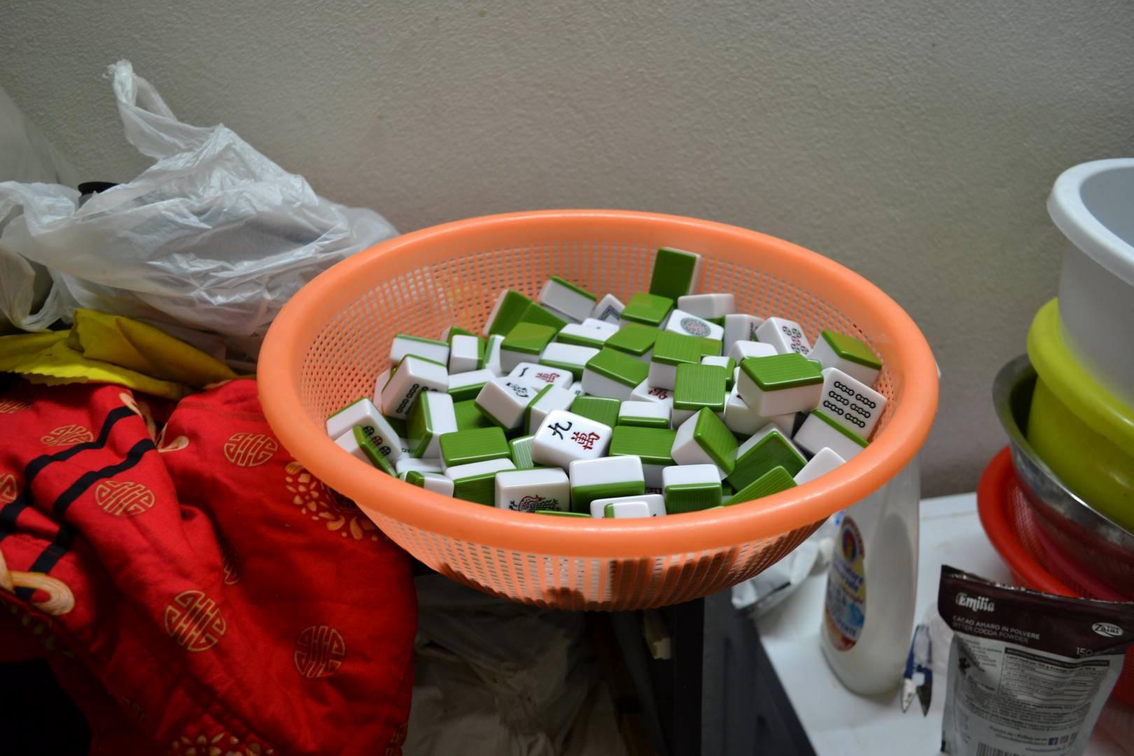 Le fiches del Mah Jong, il gioco cinese praticato nella bisca clandestina di via Castagnoli