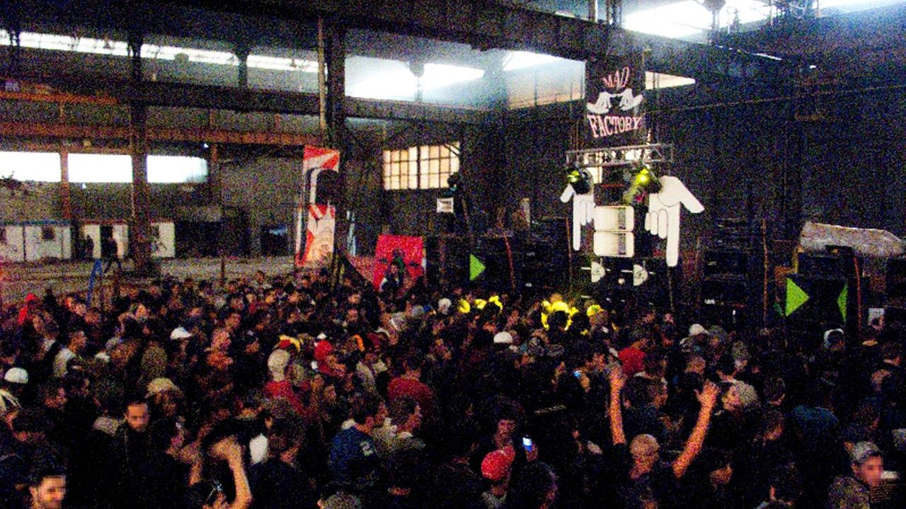 Un rave party (foto d'archivio)