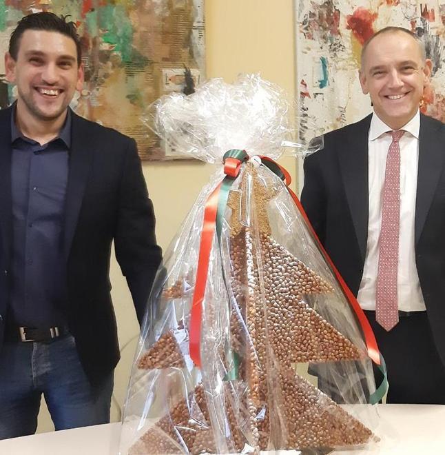 Un albero croccante per aiutare chi ha bisogno