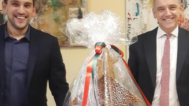 Un albero croccante per aiutare chi ha bisogno