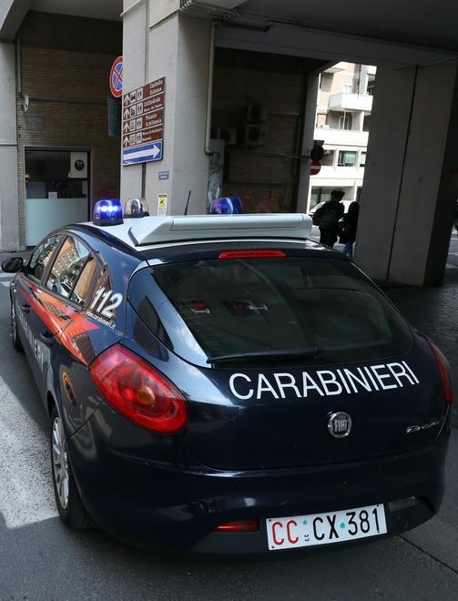 Pattuglia accerchiata durante un controllo