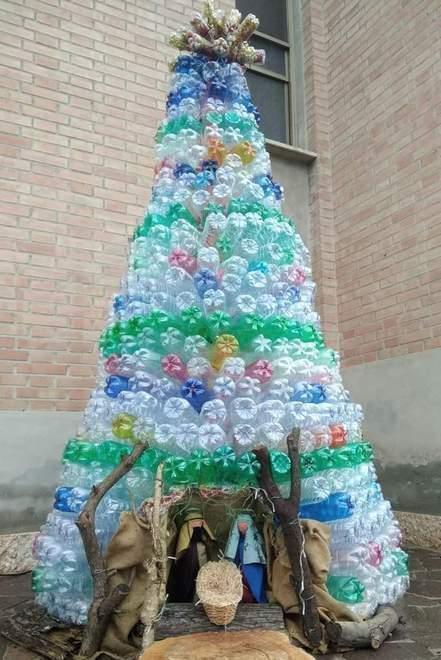 Ecco finalmente l’albero Ed è anche ecologico grazie a 865 bottigliette