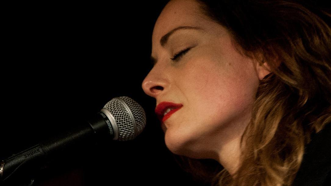 Ilaria Pilar incanta il Civico di Sassari