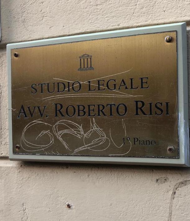  “Gay” a un avvocato, a giudizio 