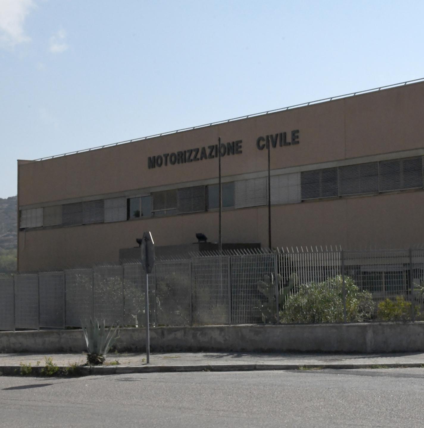 Motorizzazione di Nuoro chiusa: «Non ci sono impiegati» 