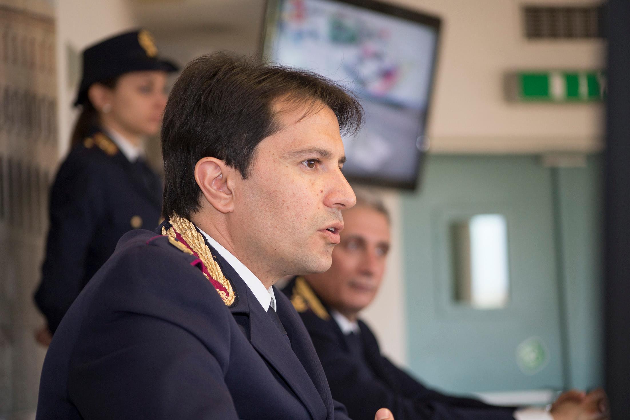 Modena. Rapinano ragazza della borsa, inseguiti e arrestati dal capo della Mobile