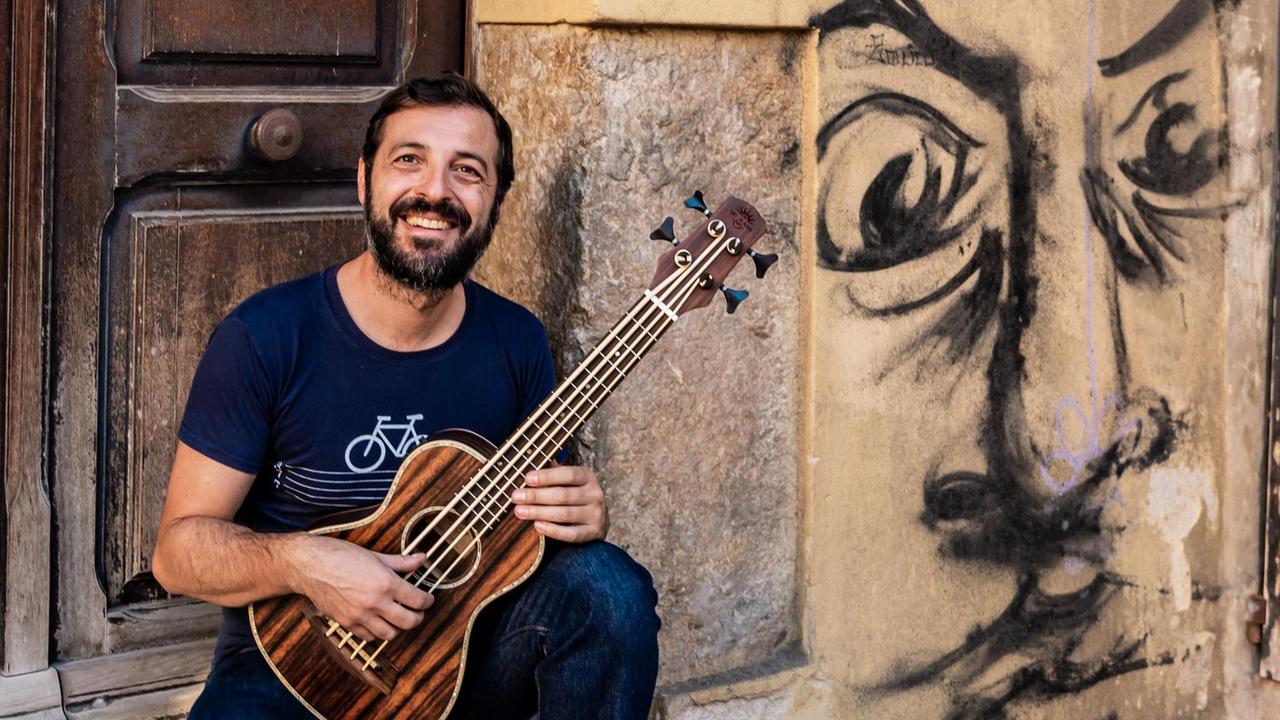 Il musicista Sebastiano Dessanay a Ozieri