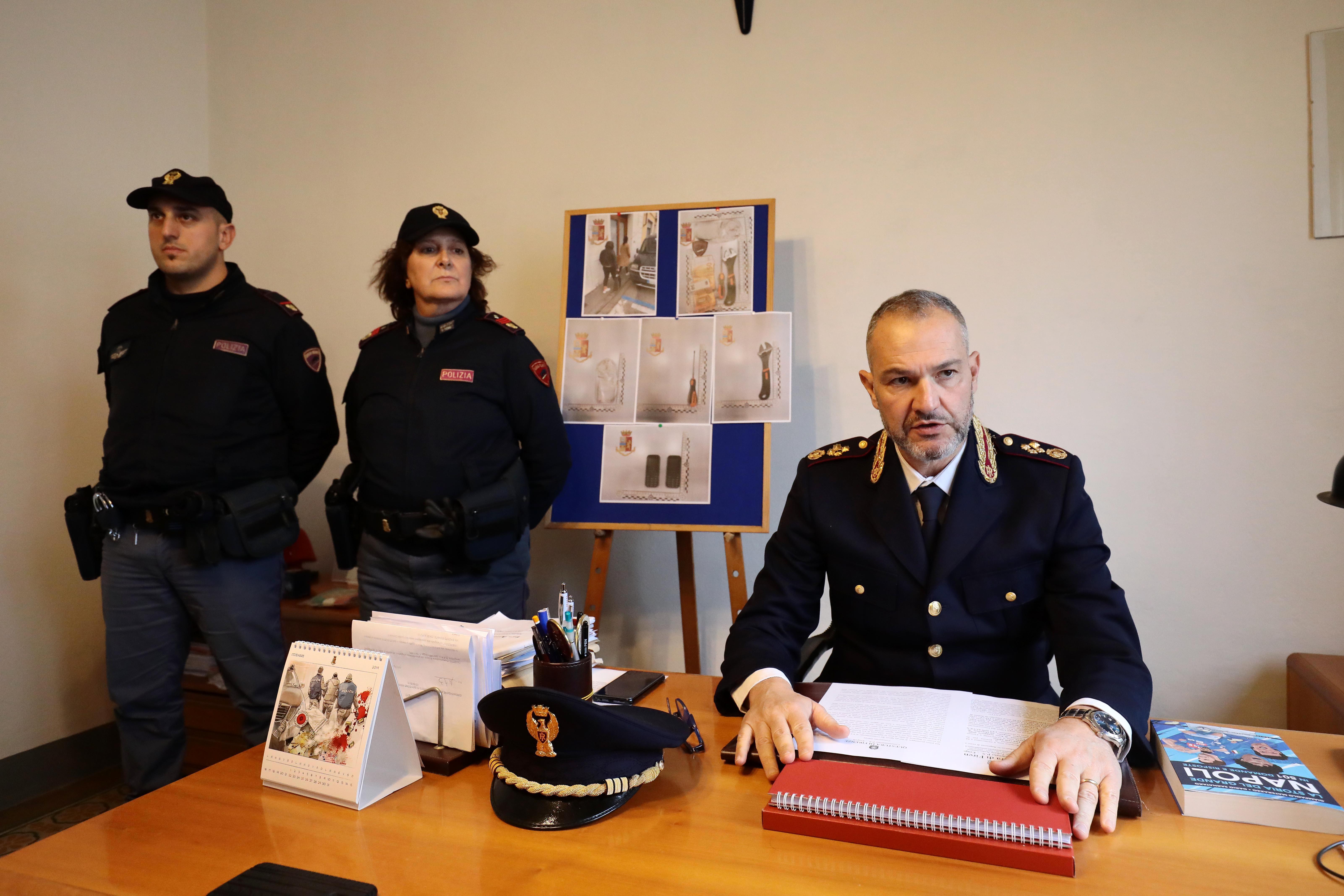 Francesco Zunino, dirigente della polizia di Stato a Empoli, illustra i risultati dell’operazione (foto Sestini)
