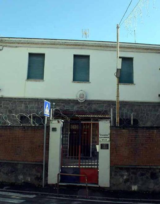 «Perquisito a casa e colpito alla nuca con un pugno da un carabiniere»