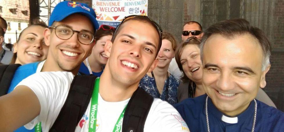 Modena. Il vescovo Erio: «Bello rivedere i ragazzi nelle piazze Ci stanno educando alla cura del Creato» 