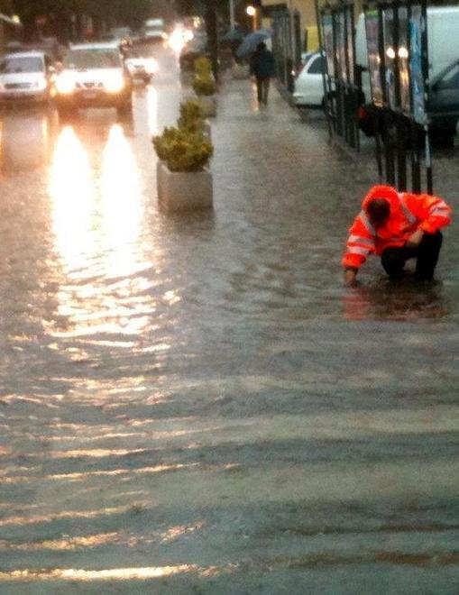 Allerta meteo arancio scuole, cimitero, parchi oggi resteranno chiusi 