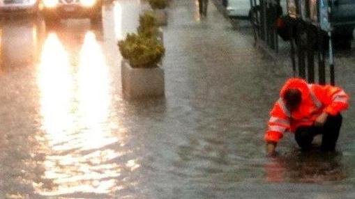 Allerta meteo arancio scuole, cimitero, parchi oggi resteranno chiusi
