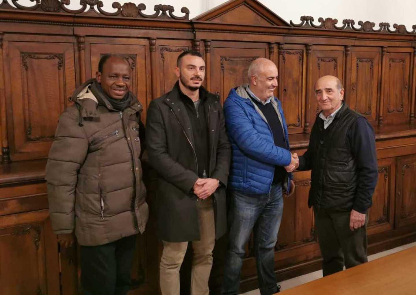 I soldi dei gadget Uiltec alla Caritas 