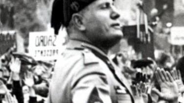 Il duce resta cittadino onorario, bufera sul sindaco