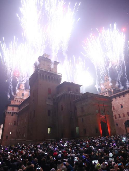 L’incendio del Castello conquista la Luna. Capodanno dedicato allo storico sbarco 