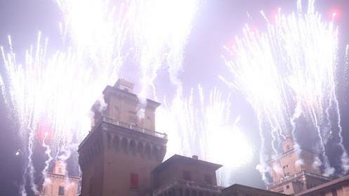 L’incendio del Castello conquista la Luna. Capodanno dedicato allo storico sbarco