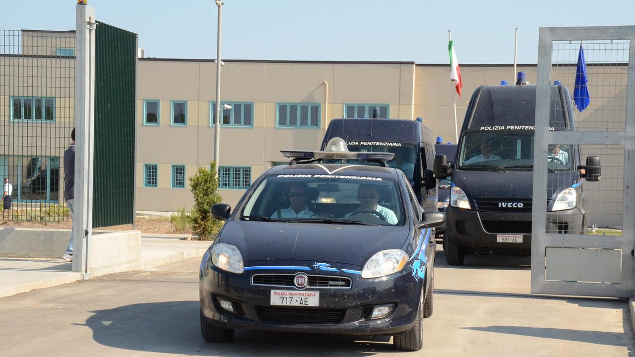 Villagreca, esce di strada con l'auto che rischia di prendere fuoco: in salvo madre e figlia di 2 anni