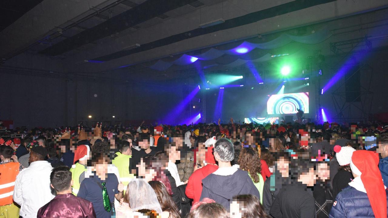 Alcol, sballo e rissa alle Fiere di Reggio Emilia nel Random party con tremila giovanissimi