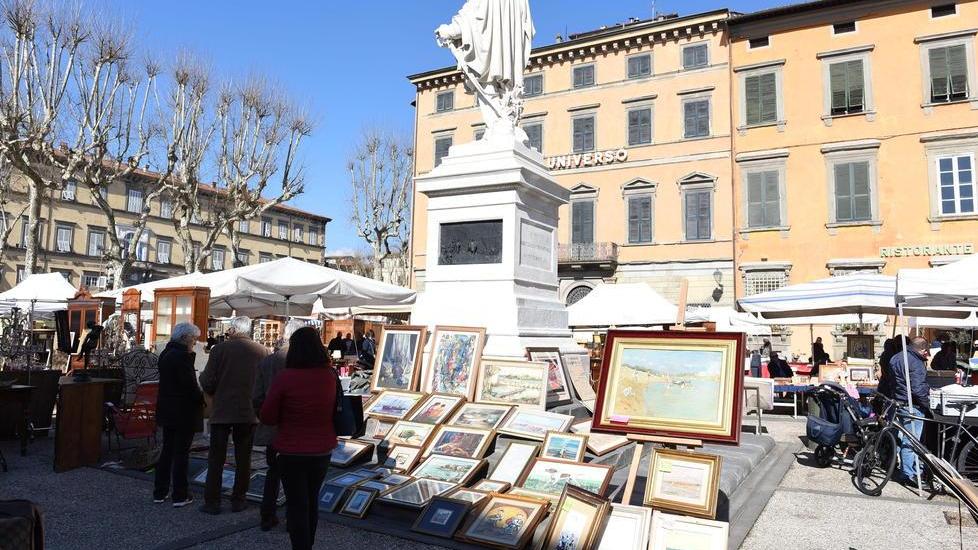 Mercato antiquario, il Comune taglierà banchi senza oggetti antichi o vintage