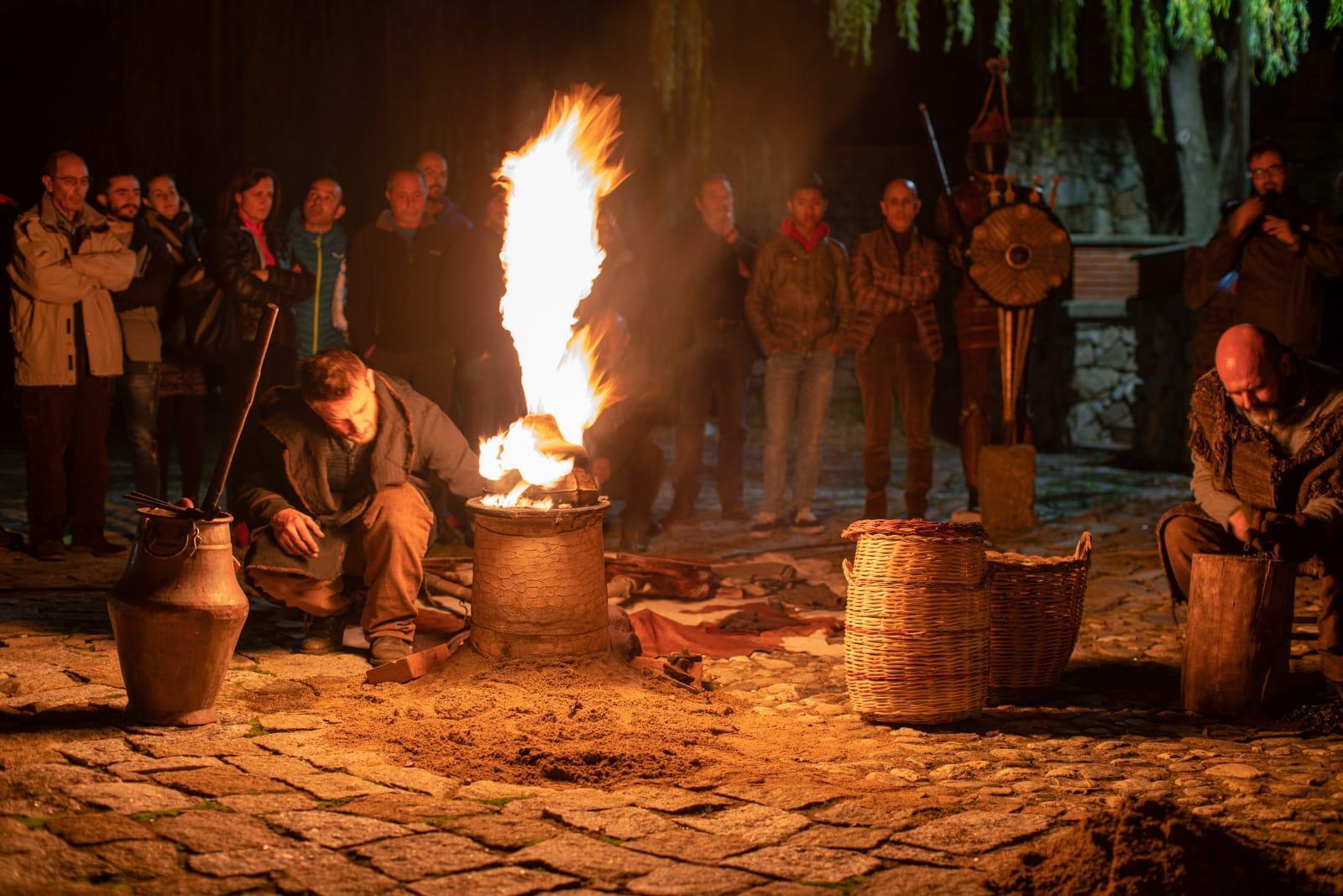 La preparazione dei bronzetti in piazza a Urzulei