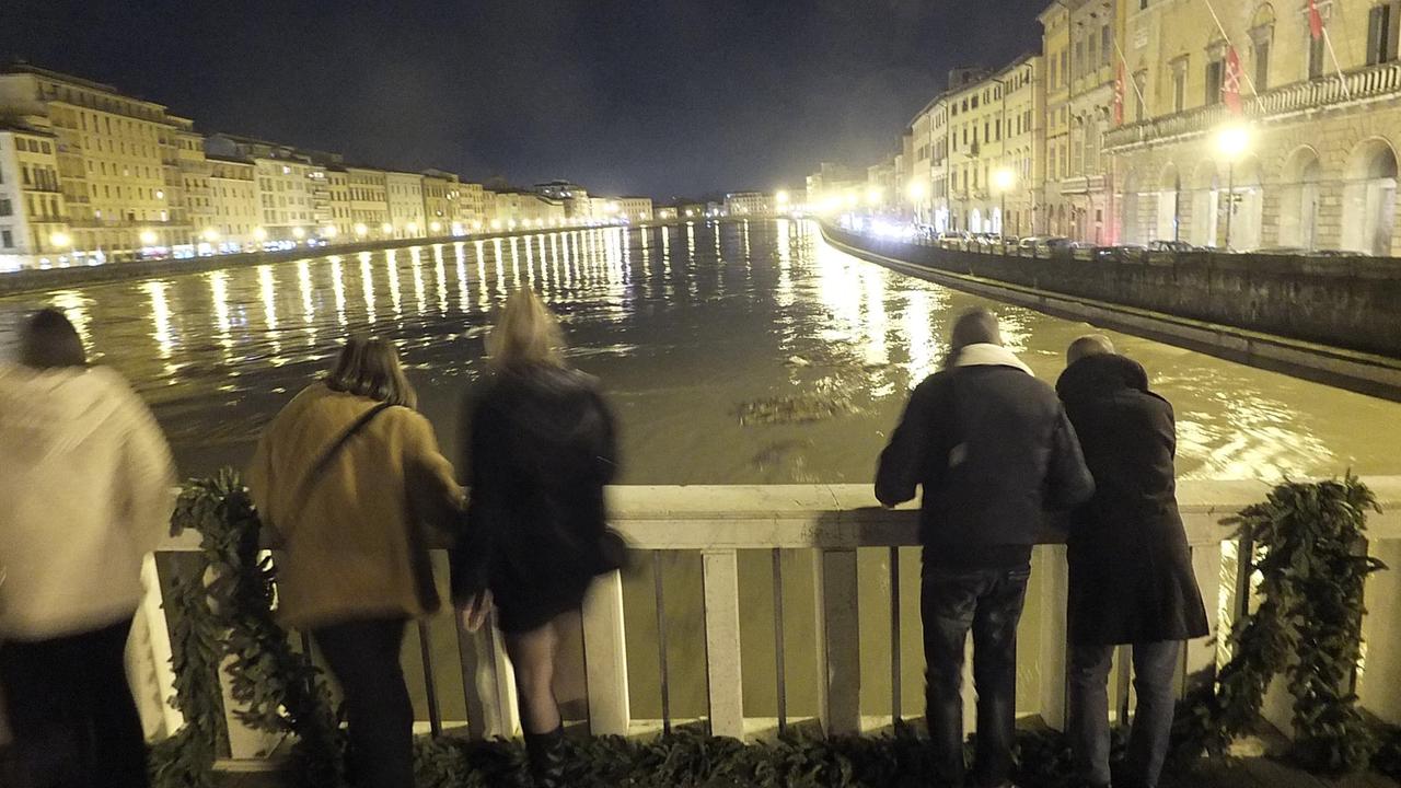Piena dell'Arno, chiusi per precauzione i ponti della Fortezza e della Cittadella