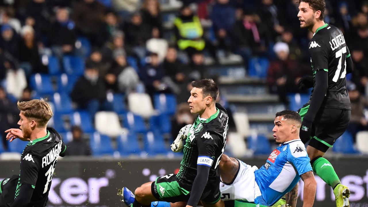 Sassuolo, autogol fatale: il Napoli passa al 94'