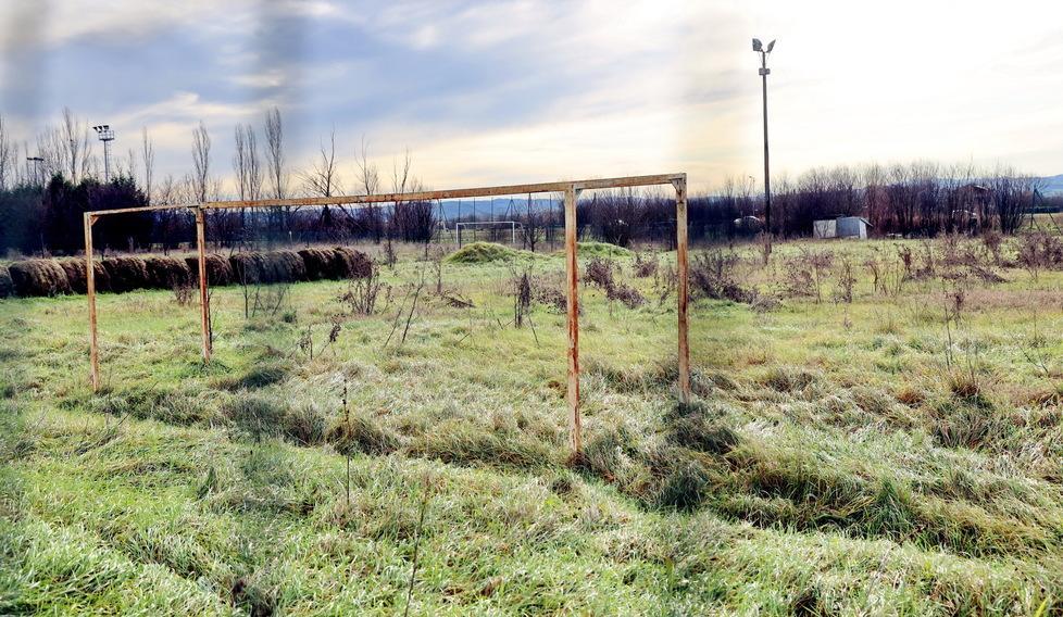 Modena, dopo sei anni il Tar riconsegna al Comune i campi da calcio abbandonati di Caliendo 
