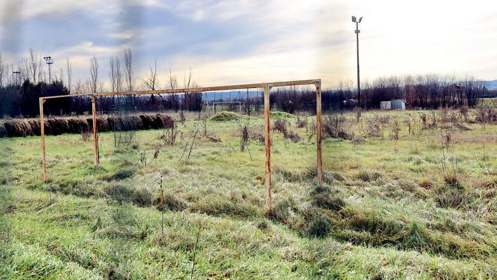 Modena, dopo sei anni il Tar riconsegna al Comune i campi da calcio abbandonati di Caliendo