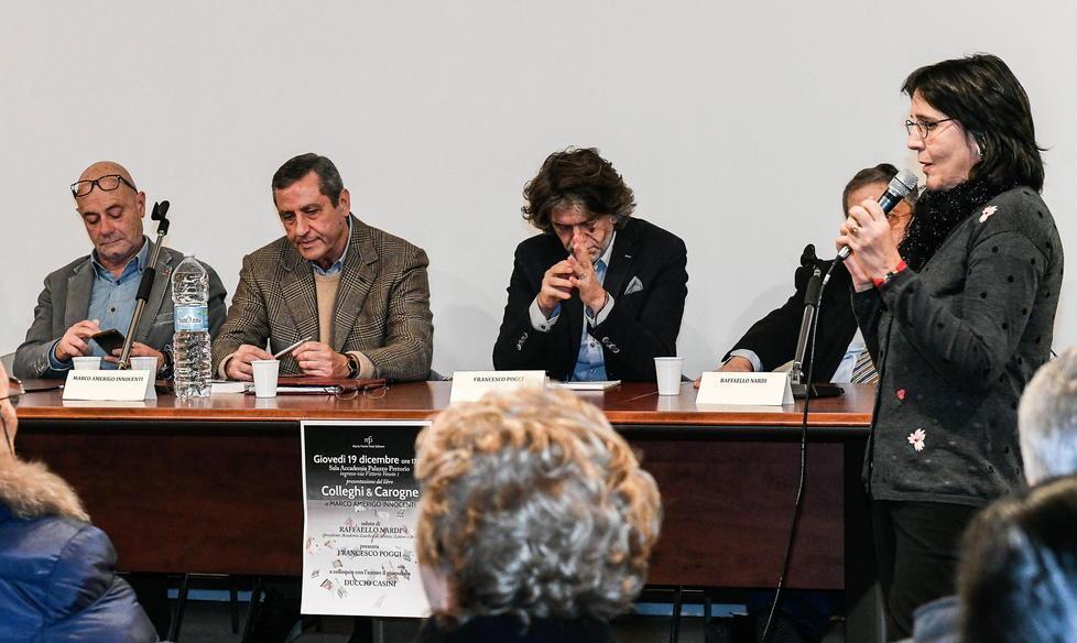 Sala gremita per il giallo di Marco Innocenti sugli ambienti di lavoro
