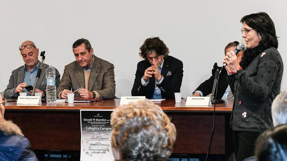 Sala gremita per il giallo di Marco Innocenti sugli ambienti di lavoro