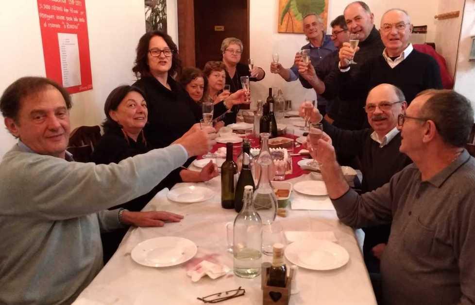 Cena di classe amarcord si ritrovano dopo 48 anni 