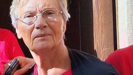 In aereo a 77 anni: Loriana, il volo in scia al progetto di solidarietà Coop