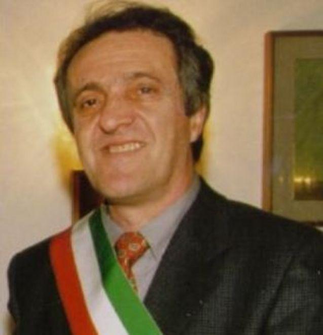 Cittadina in lutto per l’ex sindaco che difese le superiori