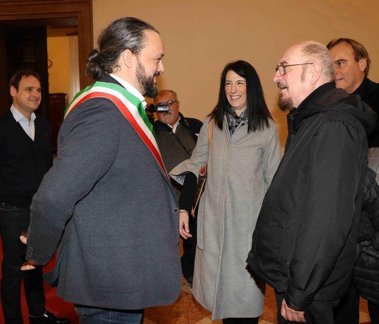Anderson e Griminelli posano il primo fiore del Parco della musica I giovani protagonisti 