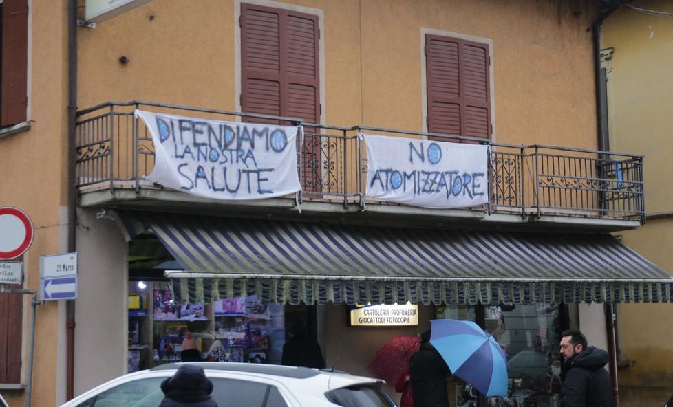 In 300 per dire no alla ceramica «In pericolo la nostra salute» 
