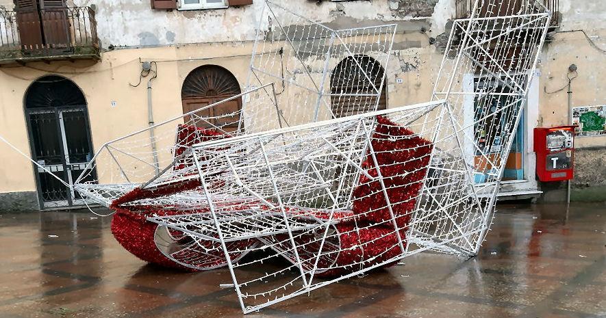 Il vento “sfratta” Babbo Natale
