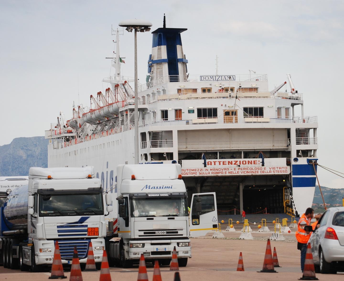 Caro trasporti: «Blocchiamo i porti» 